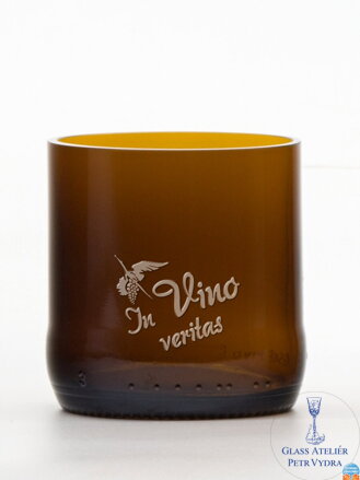2ks Eko sklenice (z lahve od piva) malá hnědá (7 cm, 6,5 cm) Moldavský čáp - In vino veritas