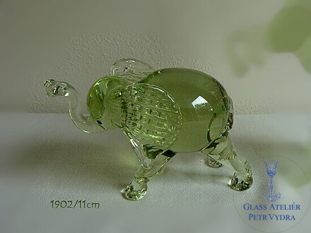 HISTORISCHES GLAS - Waldglas -  geblasen Elefanten 1902/13cm