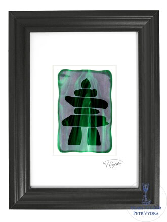 Inuksuk - zelené vitrážové sklo v černém rámu 21 x 30 cm ( pasparta 13 x 18 cm )