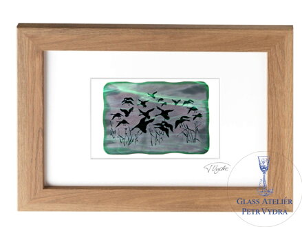 Husy - zelené vitrážové sklo v hnědém rámu 21 x 30 cm ( pasparta 13 x 18 cm )