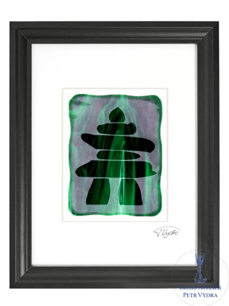 Inuksuk - zelené vitrážové sklo v černém rámu 30 x 40 cm ( pasparta 21 x 30 cm )