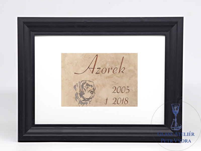 Pietní zvířecí pomníček - glazurovaná dlaždice v rámu pasparta, 13 x 18 cm - hlava psa šedá, nápis hnědý Pietní zvířecí pomníček - glazurovaná dlaždice v rámu pasparta, 13 x 18 cm - hlava psa šedá, nápis hnědý
