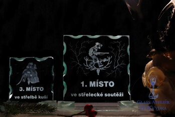 Pískování a rytí motivů na plakety a těžítka Pískování a rytí motivů na plakety a těžítka