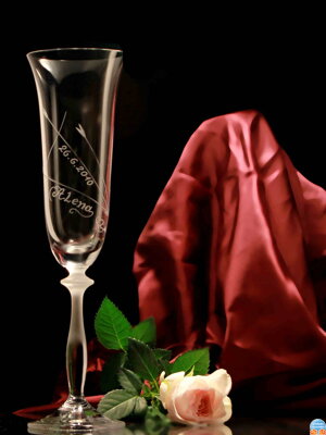 Svatební sklenice pro hosty - Angela šampus 190 ml s jemným motivem a jménem hosta a datumem svatby