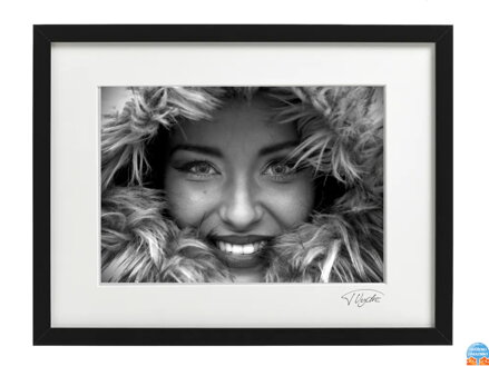 Umělecká černobílá fotografie - Černobílá (černý rám)