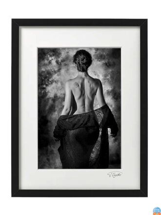 Umělecká fotografie Akty - Odchod v černobílé (černý rám)