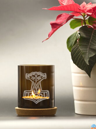 Motiv  Thorovo kladivo - Upcyklovaný svícen z lahve na svíčku hnědý 10 cm, - korkový podstavec a čajová svíčka, baleno v celofánovém sáčku
