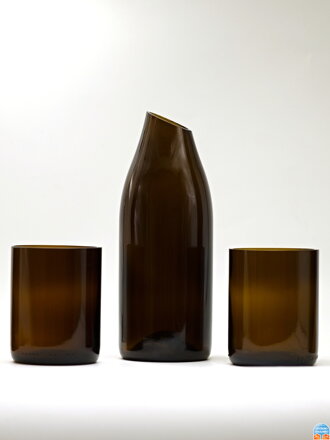 Eko sklenice (z lahve od šampusu) 2x střední hnědá(10 cm, 8 cm) a karafa 22 cm. Baleno v dárkové krabičce