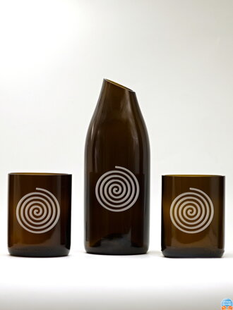 Motiv spirála Eko sklenice (z lahve od šampusu) 2x střední hnědá(10 cm, 8 cm) a karafa 22 cm. Baleno v dárkové krabičce