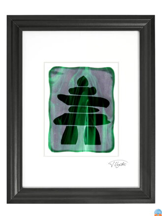 Inuksuk - zelené vitrážové sklo v čiernom ráme 30 x 40 cm (pasparta 21 x 30 cm)
