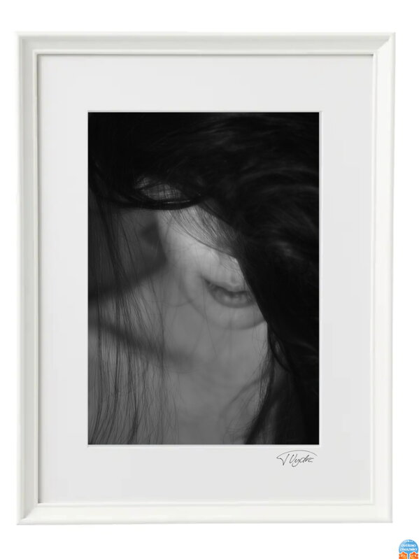 Umelecká čiernobiela fotografia - Chmúry (biely rám)