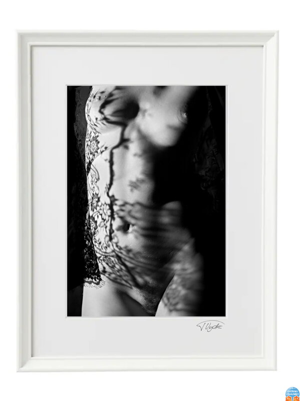Umělecká fotografie Akty - Stíny krajky (bílý rám)