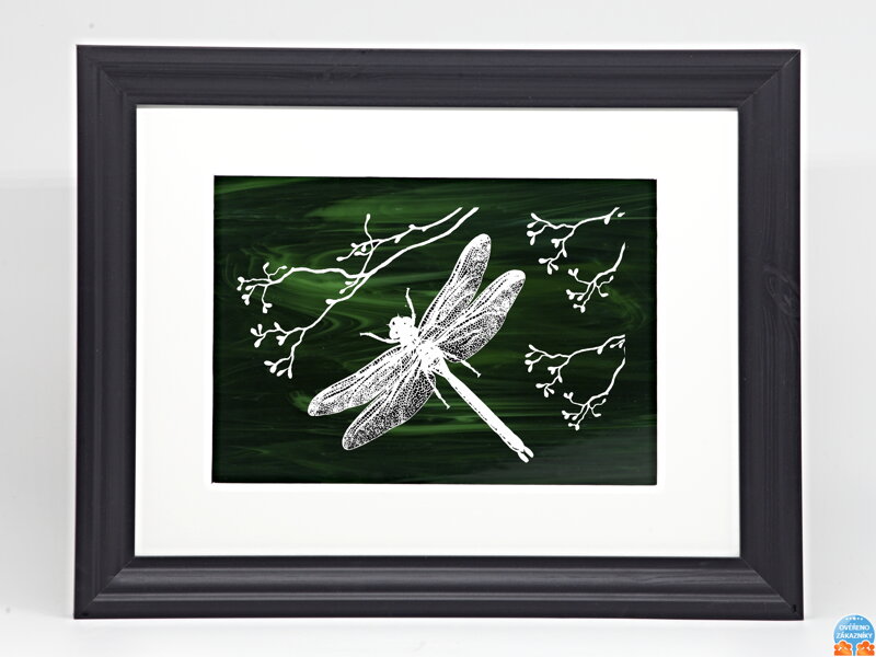 Libelle - grüne Glasmalerei im Rahmen 30 x 40 cm (Passepartout 21 x 30 cm)