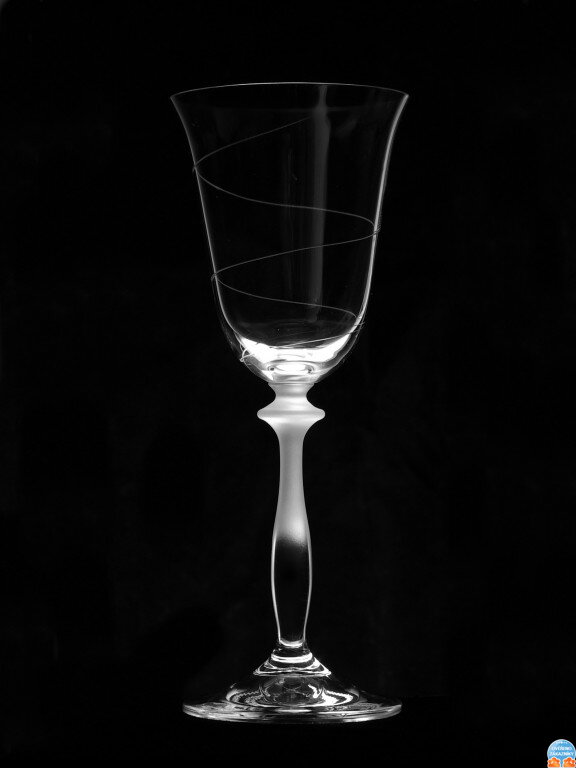 2x Sklenice (250 ml) - motiv spirála a pískovaná nožička s dárkovou krabicí s prostorem na lahev vína