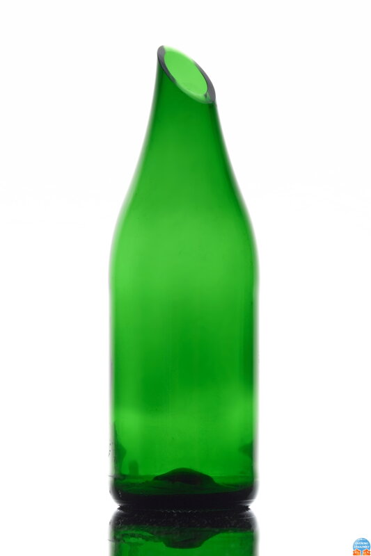 Öko-Karaffe aus recyceltem Glas (aus einer Weinflasche) grün