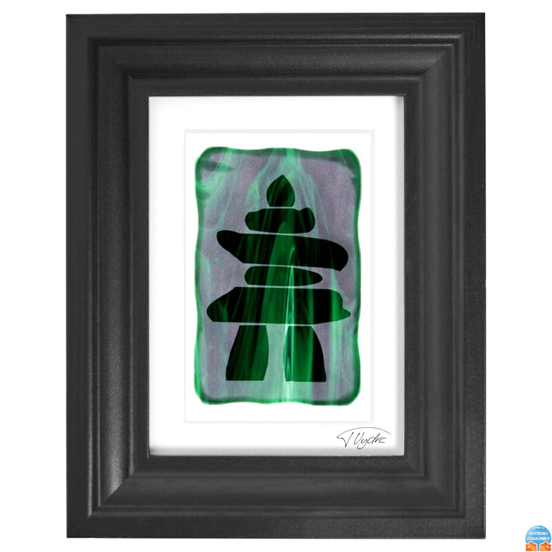 Inuksuk - zelené vitrážové sklo v černém rámu 13 x 18 cm ( pasparta 10 x 15 cm )