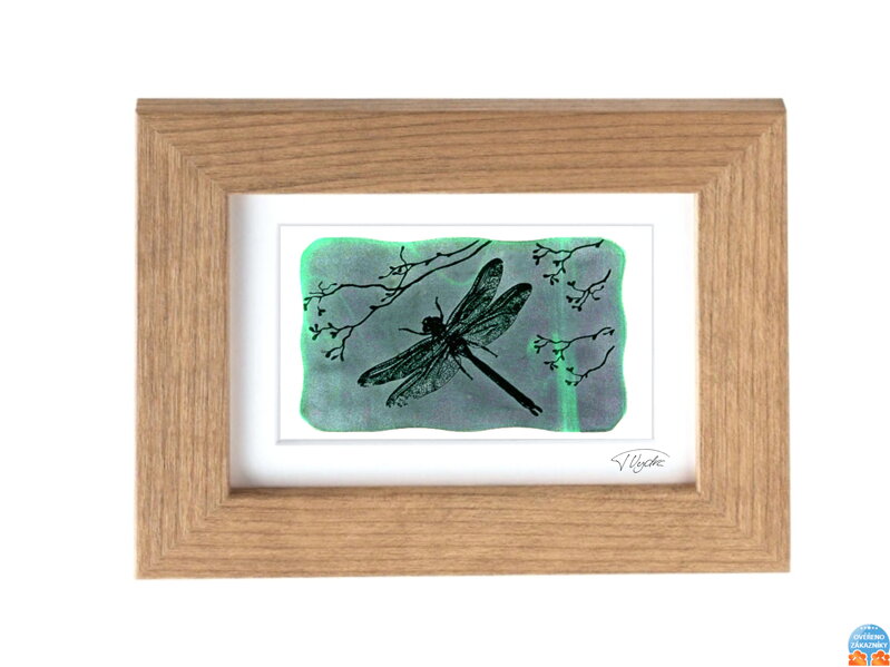Vážka - zelené vitrážové sklo v hnedom ráme 13 x 18 cm ( pasparta 10 x 15 cm )