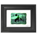 Vlk - zelené vitrážové sklo v černém rámu 13 x 18 cm ( pasparta 10 x 15 cm )