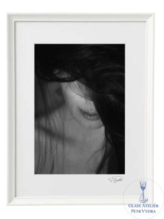 Umělecká černobílá fotografie - Chmury (bílý rám)