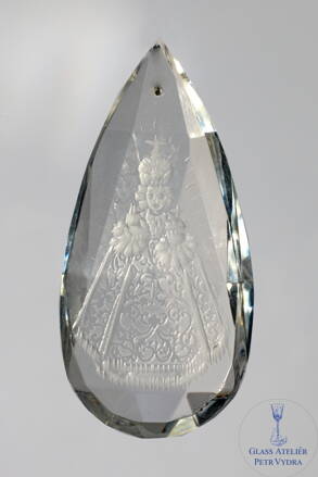 Lapač slunce z broušeného skla Swarovski s rytinou Pražské Jezulátko, 65 x 30 mm