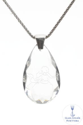 Skleněný broušený přívěšek ve tvaru kapka s pískovaným motivem Malý princ s liškou, barva Crystal, stříbrná šlupna a stříbrný řetízek