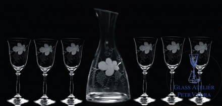 Set na víno 6x sklenice na víno Angela 250 ml nebo 350 ml a 1x karafa s motivem vína ( monogram na karafu zdarma )