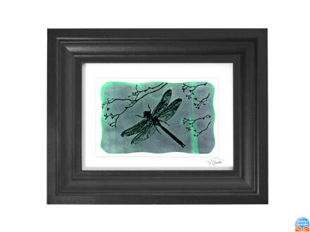 Vážka - zelené vitrážové sklo v černém rámu 13 x 18 cm ( pasparta 10 x 15 cm )