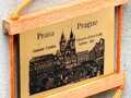 Vzor č.4 GoldFotoglass - náhrobní skleněná deska s modro zlatým titánovým potiskem s 2x portrétem a nápisem