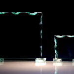 Glasplatte in einem Urnenkasten mit Foto des Verstorbenen, Höhe 10 cm